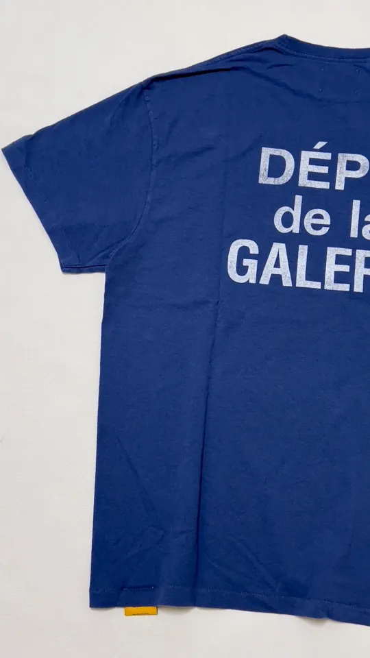 GALLERY DEPT. FRENCH TEE/NAVY New colors in stock Navy blue French LOGO short sleeves Washed blue S-XL Ready-made garments Asso special piece dyeing Rewashed water printing distressed treatment Cylindrical fabric without side seams Non-open version Original development Complete accessories/matching Details in place